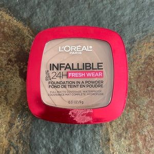 L’Oréal Foundation in a Powder Shade 300 Amber Used Once Waterproof